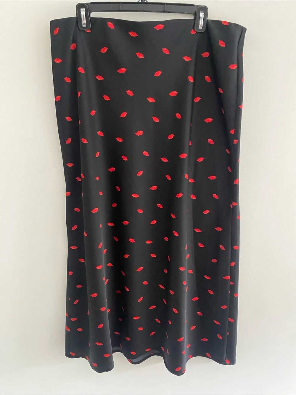 A New Day Satin Pull On Black &  Red Lips Skirt Size XL
